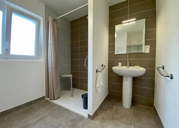 Maison De Spacieuse Pres De La Foret, Avec Jardin, Cheminee, Wifi, Et Equipements De Loisirs. - Fr-1-306-1223 *